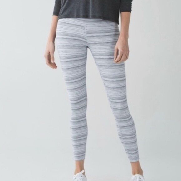 Lululemon Leggings Size 8 High Times Pant Cyber Striped White Silver - Picture 1 of 7
